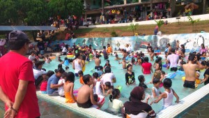 poolcrowded