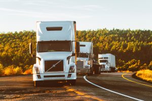 white-volvo-semi-truck-on-side-of-road-2199293-300x200